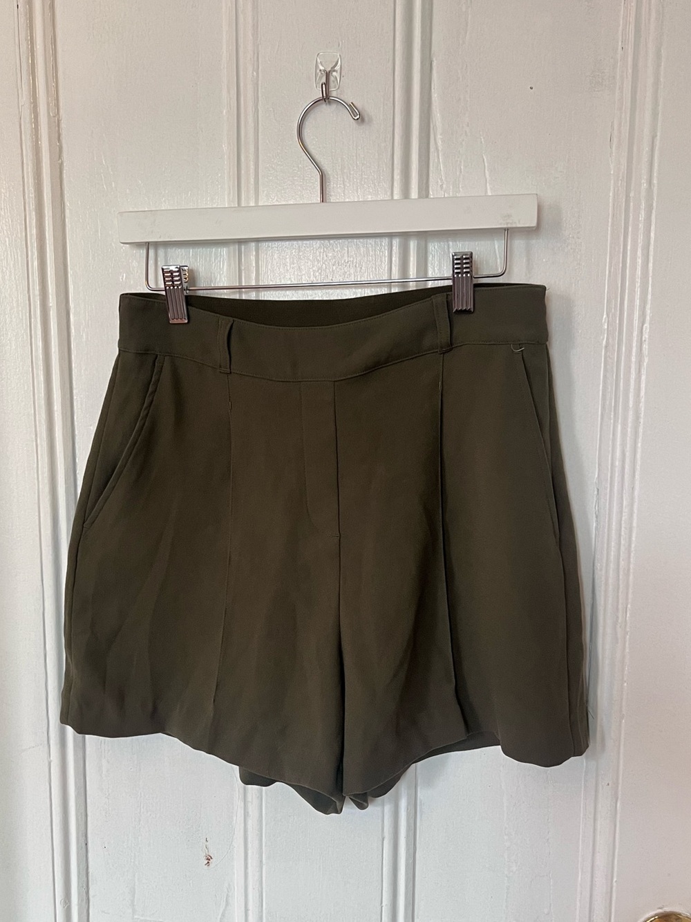 Spanx Women’s Olive Green High Waisted Pleated Minimalist Casual Dress Shorts M